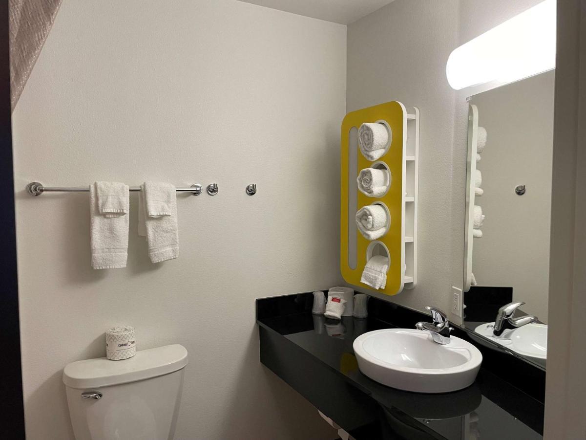 Baymont By Wyndham Williston Hotel ภายนอก รูปภาพ