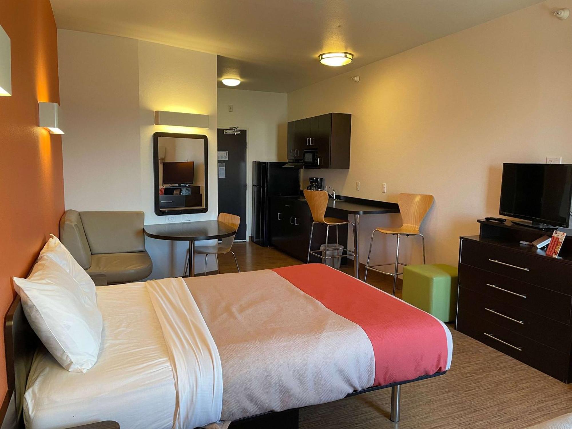 Baymont By Wyndham Williston Hotel ภายนอก รูปภาพ