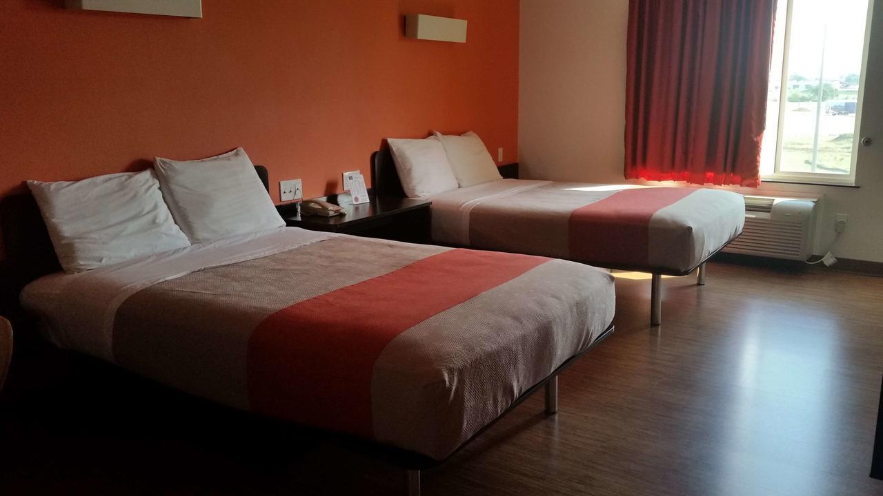 Baymont By Wyndham Williston Hotel ภายนอก รูปภาพ